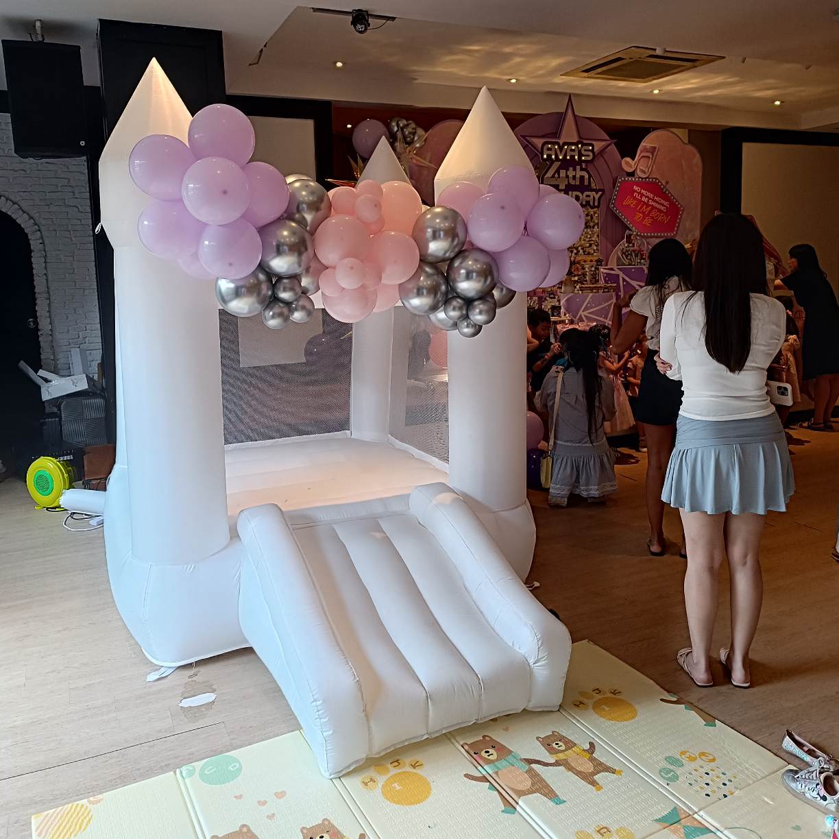 Snow White Castle — photo 1