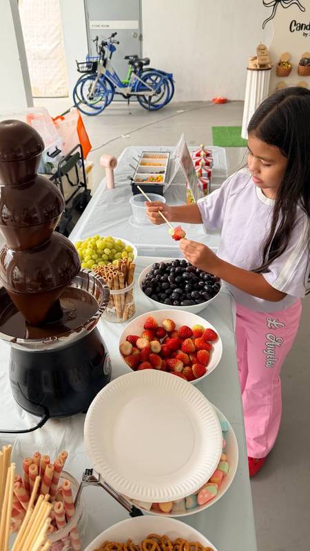 Chocolate Fondue thumbnail 3